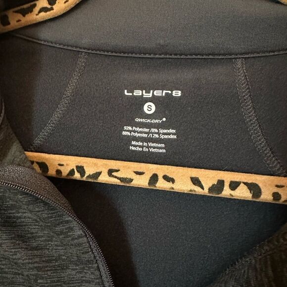 Layer 8 gray half zip ribbed athletic performance long sleeve activewear top - Picture 4 of 7